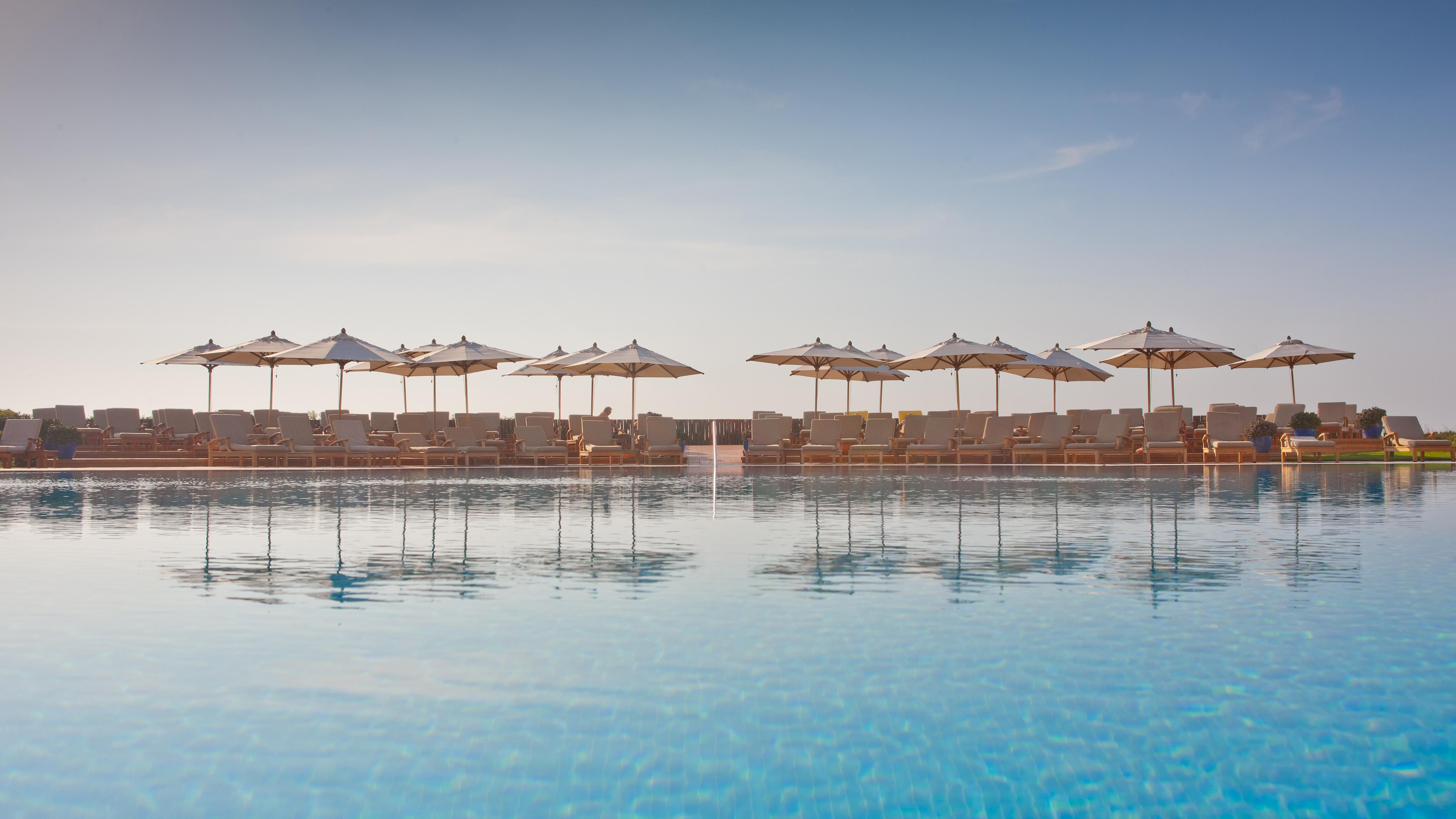 Praia D'El Rey Marriott Golf & Beach Resort Praia del Rei Fasilitas foto The pool at the hotel