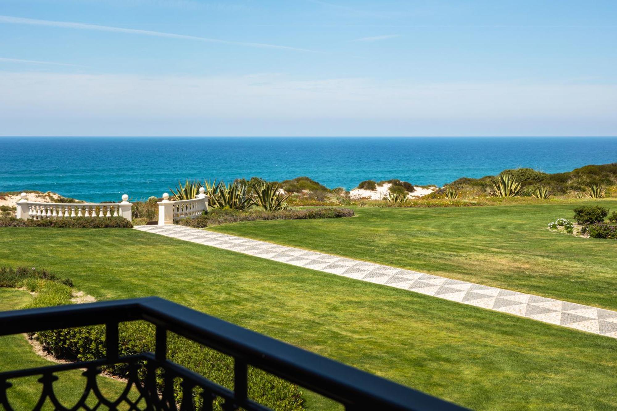 Praia D'El Rey Marriott Golf & Beach Resort Praia del Rei Bagian luar foto View from the hotel