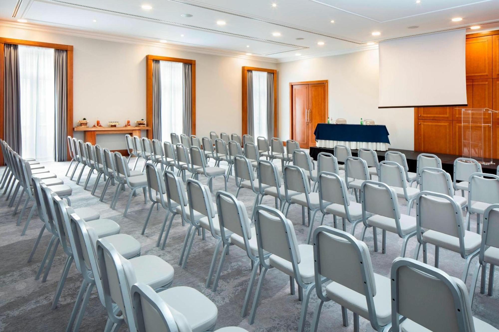 Praia D'El Rey Marriott Golf & Beach Resort Praia del Rei Bagian luar foto Meeting room