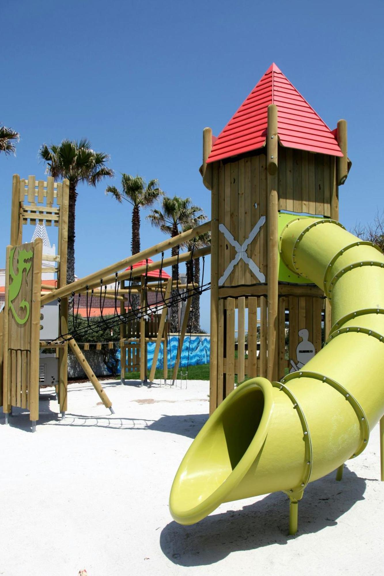 Praia D'El Rey Marriott Golf & Beach Resort Praia del Rei Bagian luar foto Playground in Spain